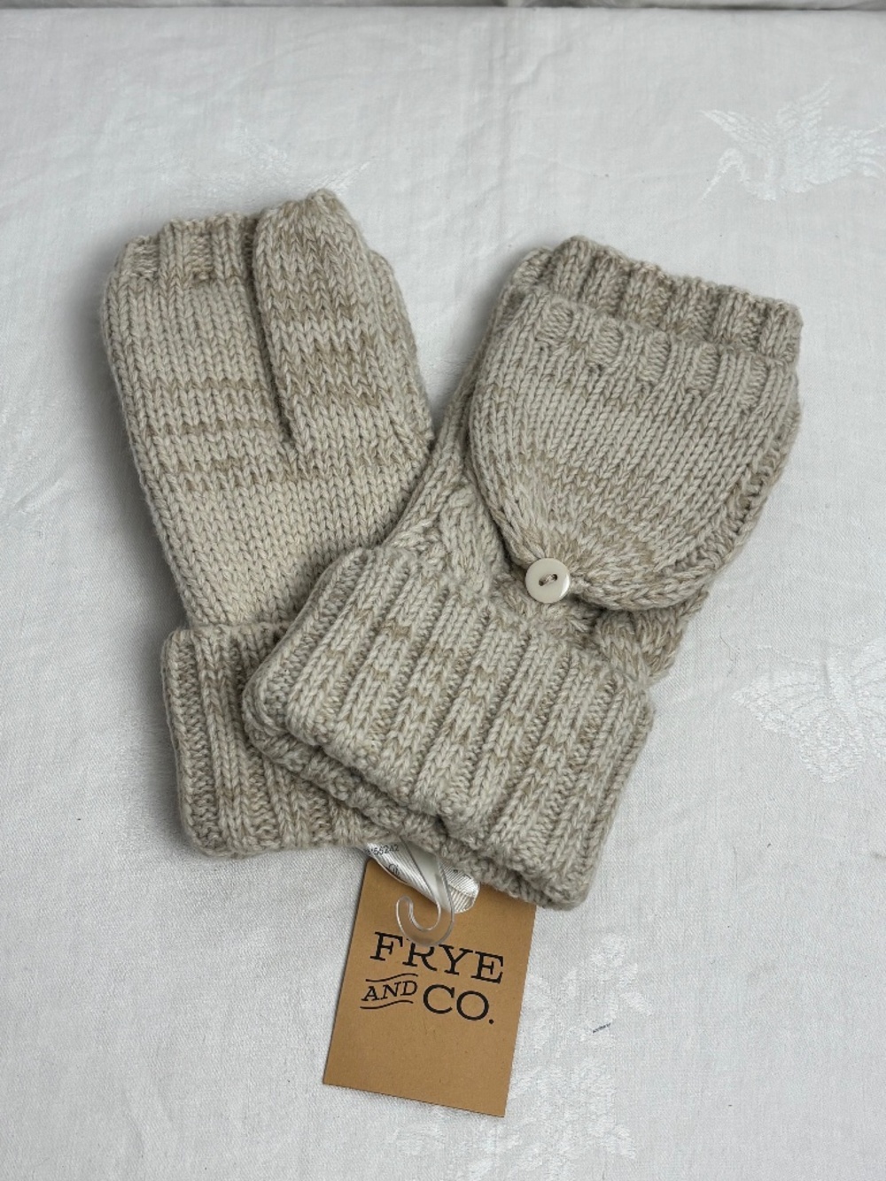 FRYE & CO Cable Knit Convertible Mittens
